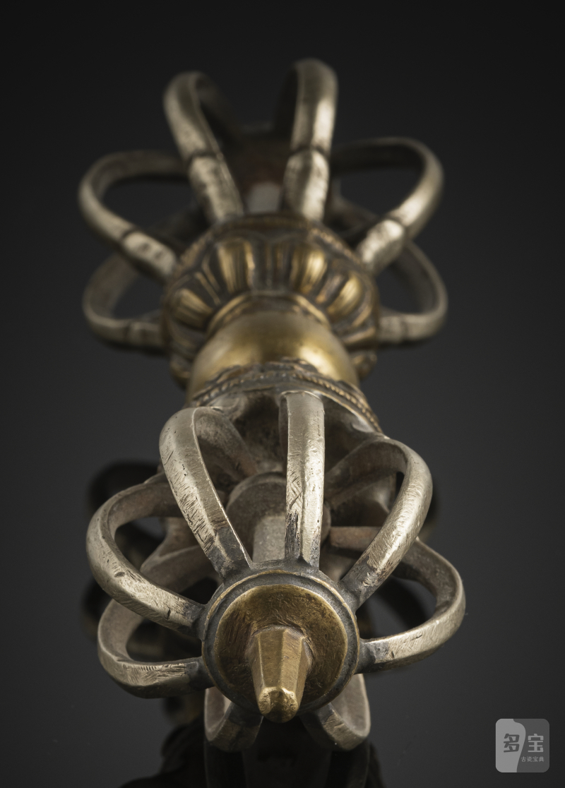 Nine-rayed bronze vajra - 图4